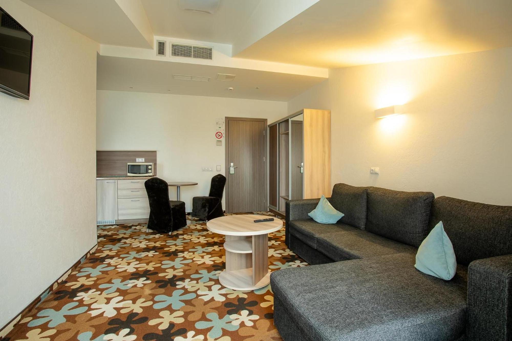 Algiro Hotel Kaunas Ngoại thất bức ảnh